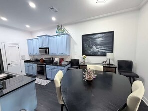 Fridge, microwave, oven, stovetop - Pearl of the Oasis - Let this be a getaway full of fun and candied moments! (Miramar Beach)