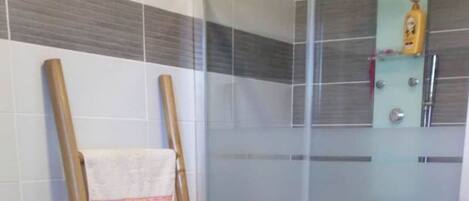 Shower, towels