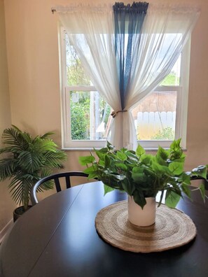 Dining - St. Pete Boho: Central 2-BR, heated pool, pets ok! (Pinellas Park)
