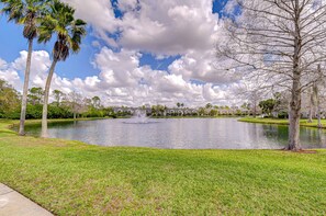 Property grounds - Lakewood Retreat | 3+ Month Stay | Pool & Gym (Lakewood Ranch)