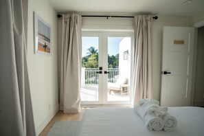 5 bedrooms, desk, iron/ironing board, WiFi