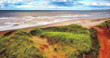 Minutes to the Beach !