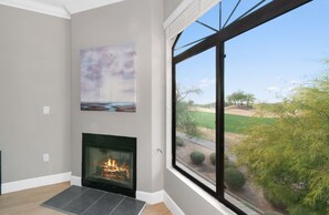 Interior - Pure Suites Scottsdale Kierland 1 Bed Pool Gym Putting Green Pickleball Tennis (Scottsdale)