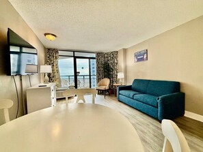 TV - 1Br sleeps 4 Spacious beach getaway 746 (Myrtle Beach)