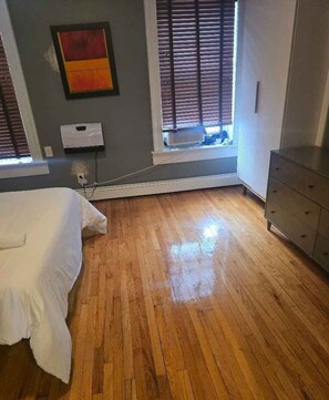 Iron/ironing board, travel cot, WiFi, bed sheets