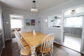 Dining - Harbor Heritage House | Lake Views & Sunset Deck (Conneaut)