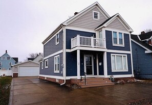 Exterior - Harbor Heritage House | Lake Views & Sunset Deck (Conneaut)