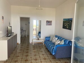 TV - Fronte Mare 2 (Torre Lapillo)