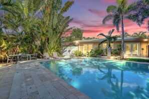 Pool - Stylish 2BR Bungalow w Pool & Free Parking in Fort Lauderdale (Fort Lauderdale)