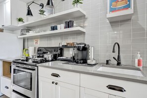 Microwave, oven, stovetop - Stylish 2BR Bungalow w Pool & Free Parking in Fort Lauderdale (Fort Lauderdale)