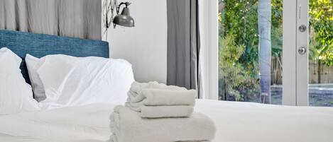 2 habitaciones, tabla de planchar con plancha, wifi y ropa de cama