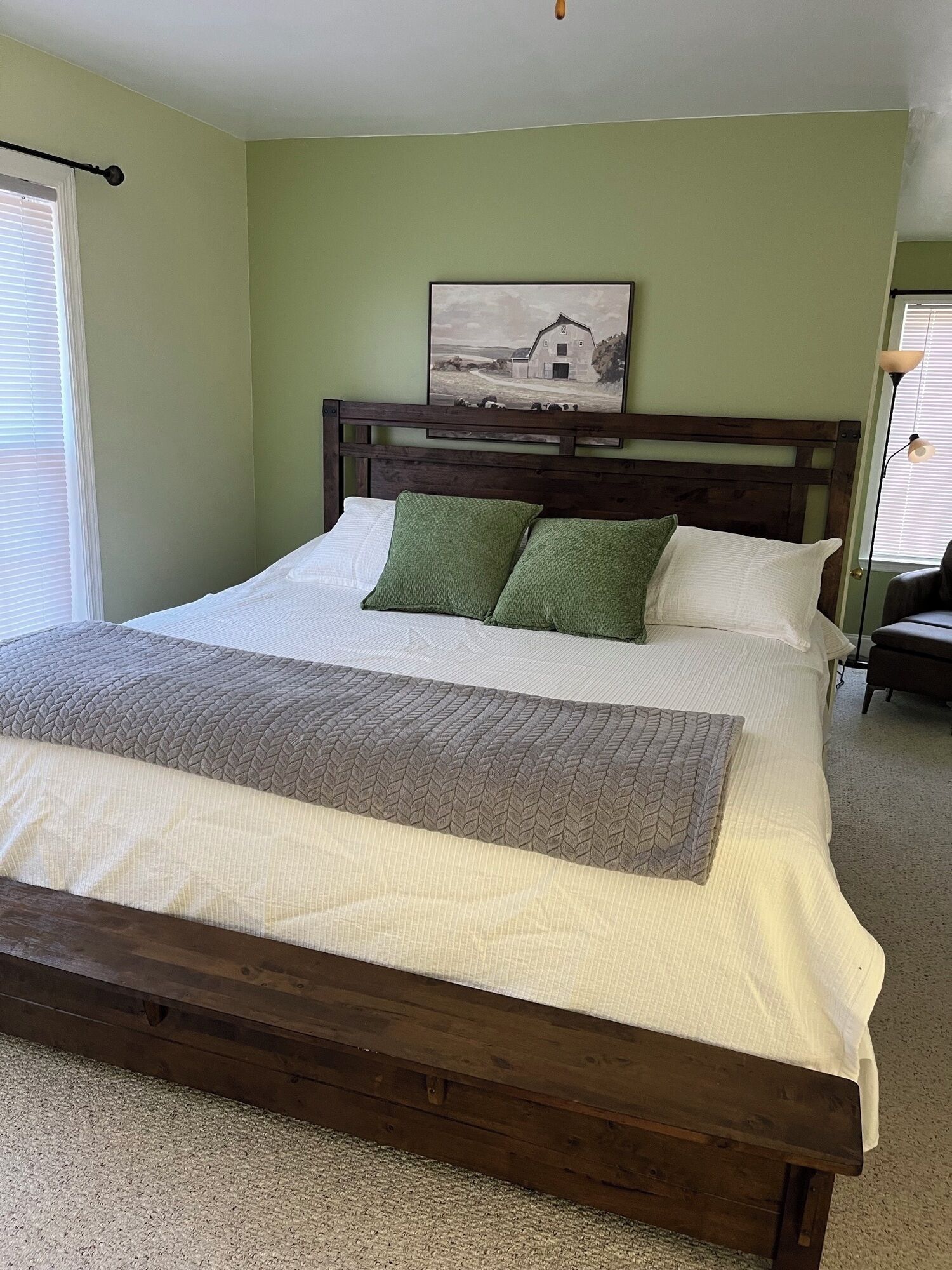 3 soverom, strykejern/-brett, wi-fi og sengetøy