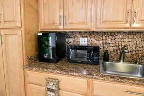 Private kitchen - Coziness & convenience w/home gym! (Redwood City)