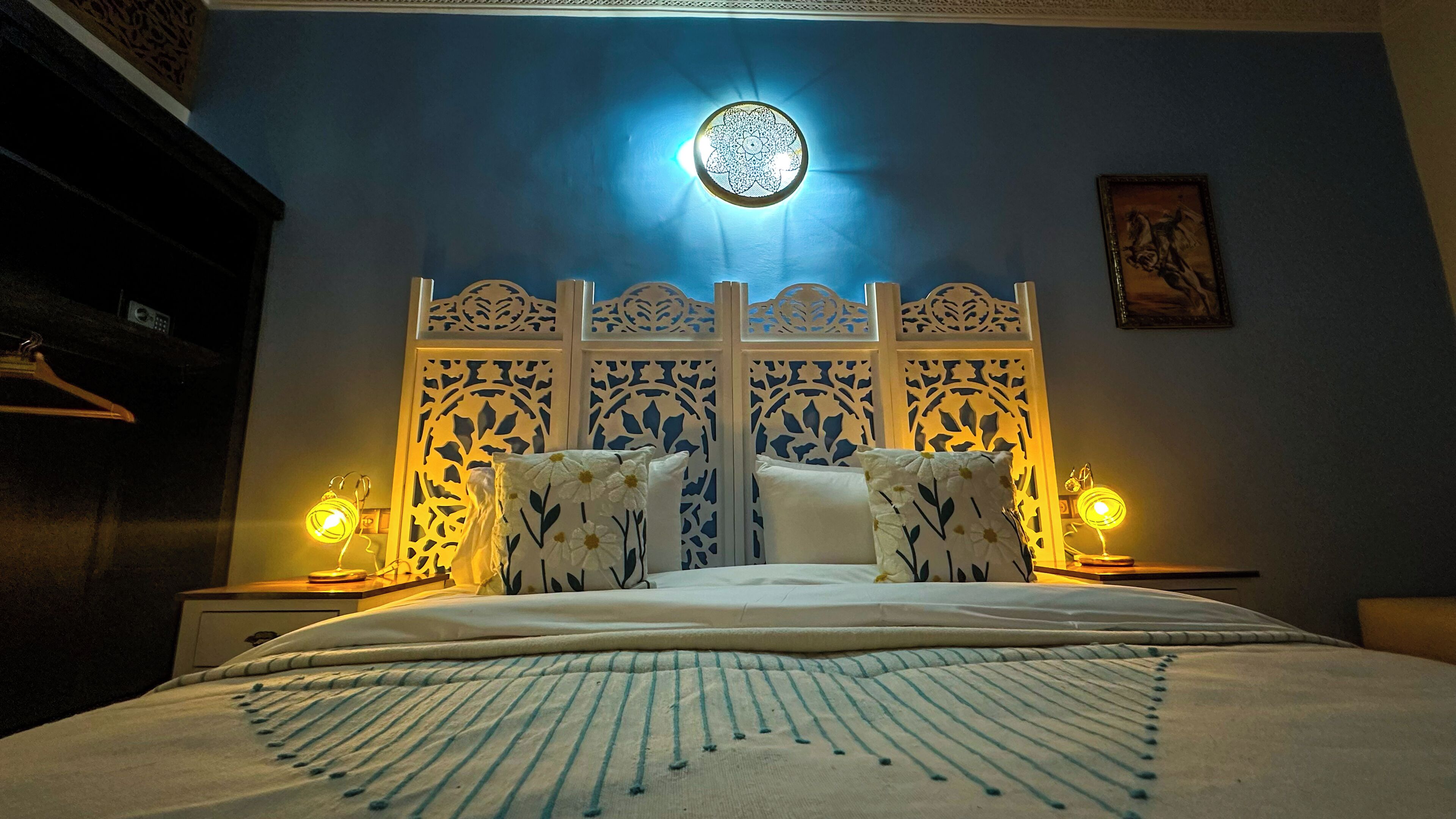 Deluxe kamer, 1 twee- of 2 eenpersoonsbedden | Individueel gedecoreerd, individueel gemeubileerd, een bureau