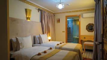 Deluxe Double or Twin Room | Individually decorated, individually furnished, desk, laptop workspace