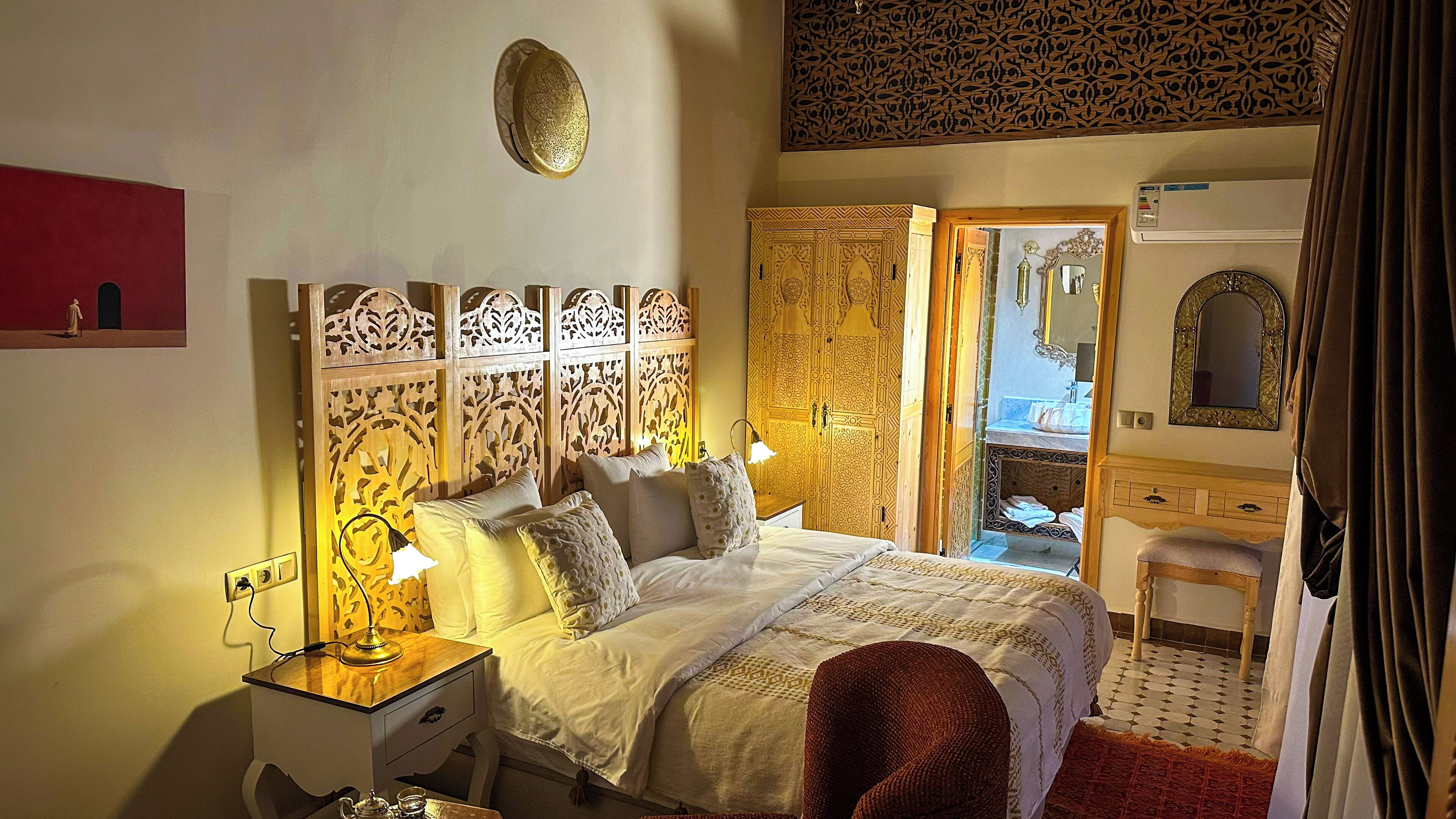 Deluxe kamer, 1 twee- of 2 eenpersoonsbedden | Individueel gedecoreerd, individueel gemeubileerd, een bureau