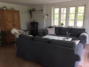 TV - Holiday home in the forest close to water (Hadsund)