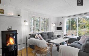 TV - Holiday home in the forest close to water (Hadsund)