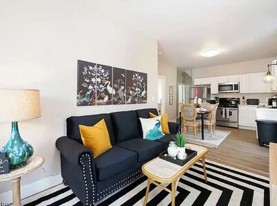 Tremont’s Finest! Close to Hospitals, Downtown and Colleges!!