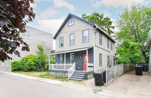 Exterior - Tremont’s Finest! Close to Hospitals, Downtown and Colleges!! (Cleveland)