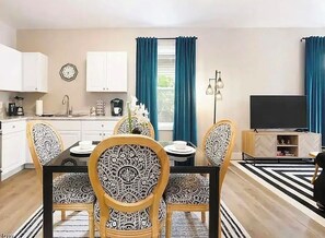 Dining - Tremont’s Finest! Close to Hospitals, Downtown and Colleges!! (Cleveland)