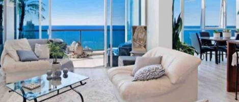 テレビ、テレビゲーム、書斎 / ワークスペース