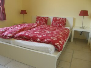 โต๊ะทำงาน, พื้นที่ทำงานแบบใช้แล็ปท็อป, Wi-Fi ฟรี