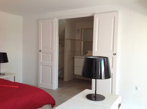 Deluxe Studio | Bathroom - VillaFleuryAppartement (Montbrun-les-Bains)