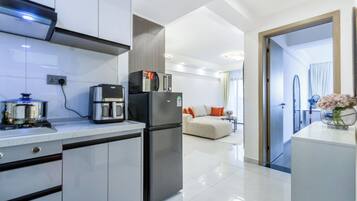 Deluxe Apartment, Balcony, City View | Private kitchen