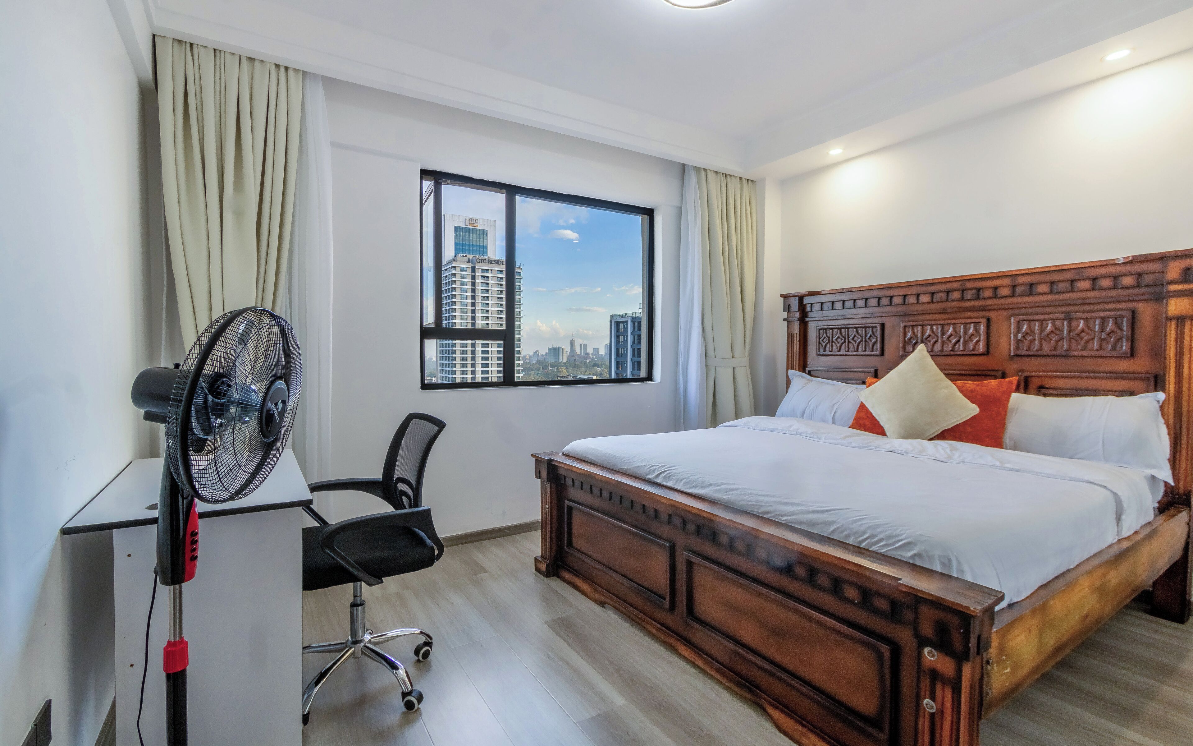 Appartement Deluxe, balcon, vue sur la ville | Coffre-fort, système d’insonorisation, fer et planche à repasser