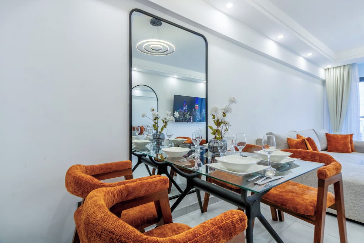 ดีลักซ์อพาร์ทเมนท์, ระเบียง, วิวเมือง | ตู้นิรภัยในห้องพัก, ห้องเก็บเสียง, เตารีด/โต๊ะรีดผ้า, Wi-Fi ฟรี