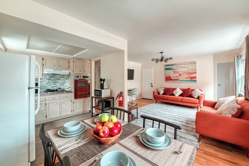 Spacious 2BR Near NYC, 20 Minutes to Manhattan.