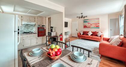 Spacious 2BR Near NYC, 20 Minutes to Manhattan.
