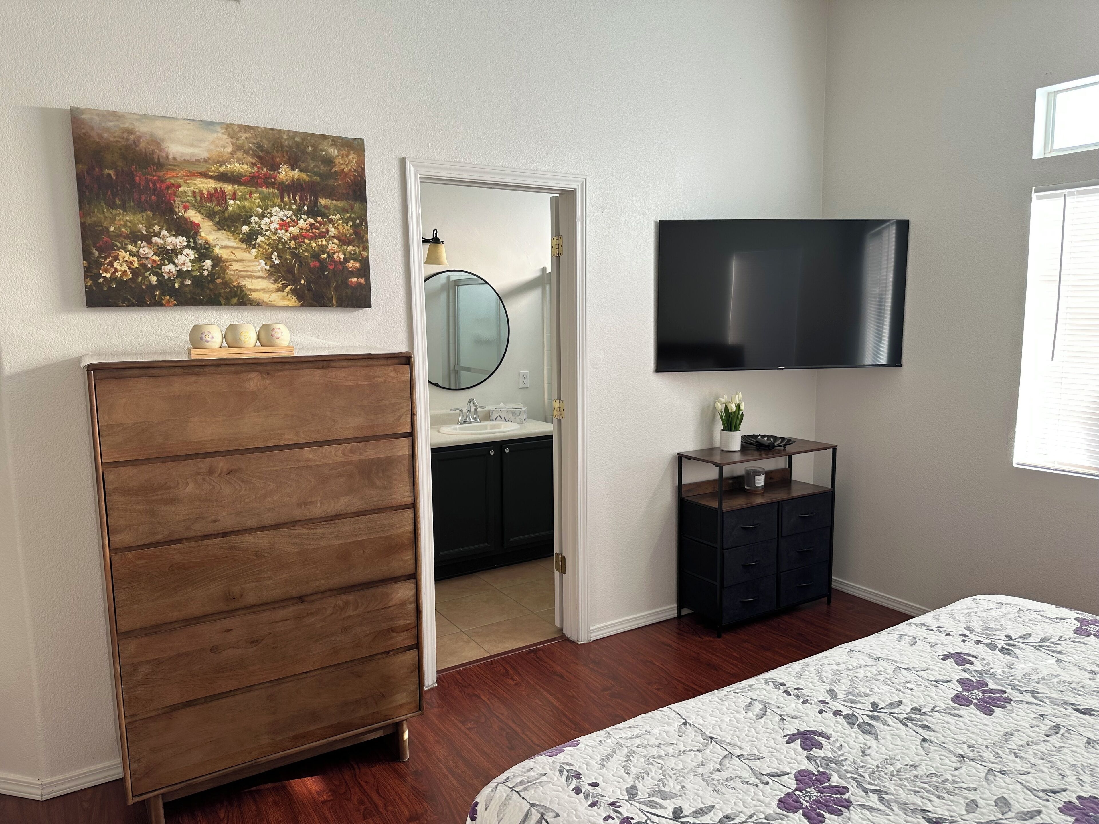 3 bedrooms, iron/ironing board, WiFi, bed sheets