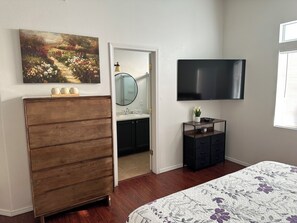 3 makuuhuonetta, silitysrauta/-lauta, Wi-Fi, vuodevaatteet