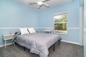 3 bedrooms, WiFi, bed sheets - Quiet and Simple Port Charlotte Stay Near Harbor (Port Charlotte)