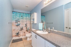Hair dryer, towels, soap, toilet paper - Quiet and Simple Port Charlotte Stay Near Harbor (Port Charlotte)