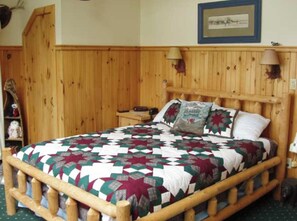 3 bedrooms, WiFi - Lake Getaway, Screened Porch, Deck & Private Dock (Old Forge)