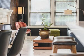 TV connectée, cheminée, baby-foot