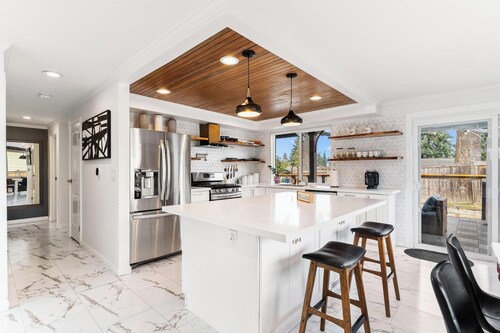 The Federal Way Modern Retreat - 4Bd 3Bath Near Airport & Redondo Beach