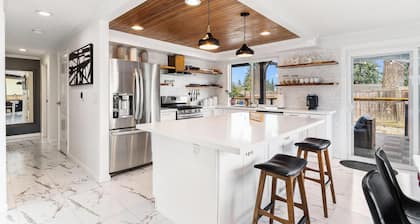 The Federal Way Modern Retreat - 4Bd 3Bath Near Airport & Redondo Beach