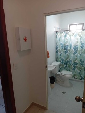 Doccia, asciugacapelli, bidet, asciugamani