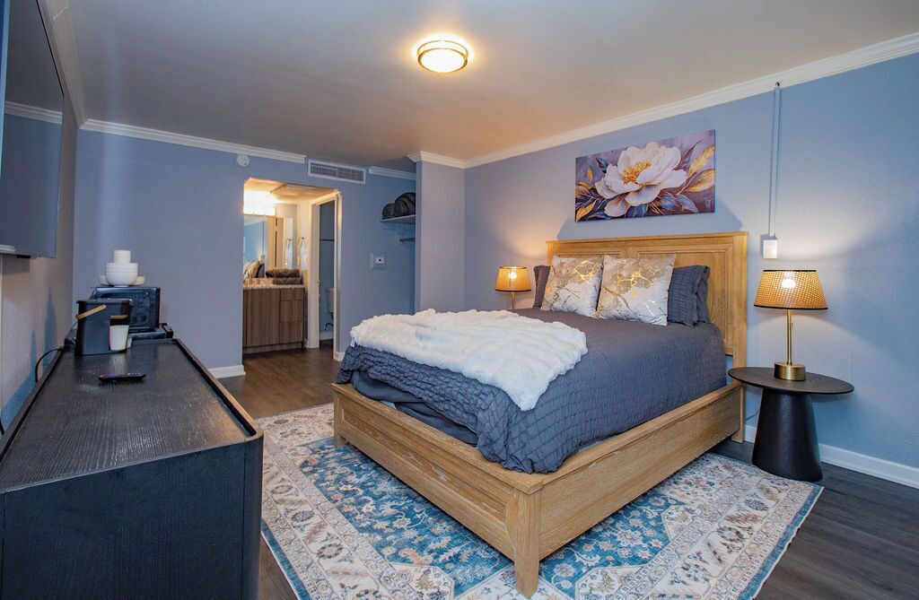 1 soverom, skrivebord, wi-fi (inkludert) og sengetøy