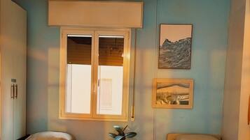 1 camera, Wi-Fi, lenzuola