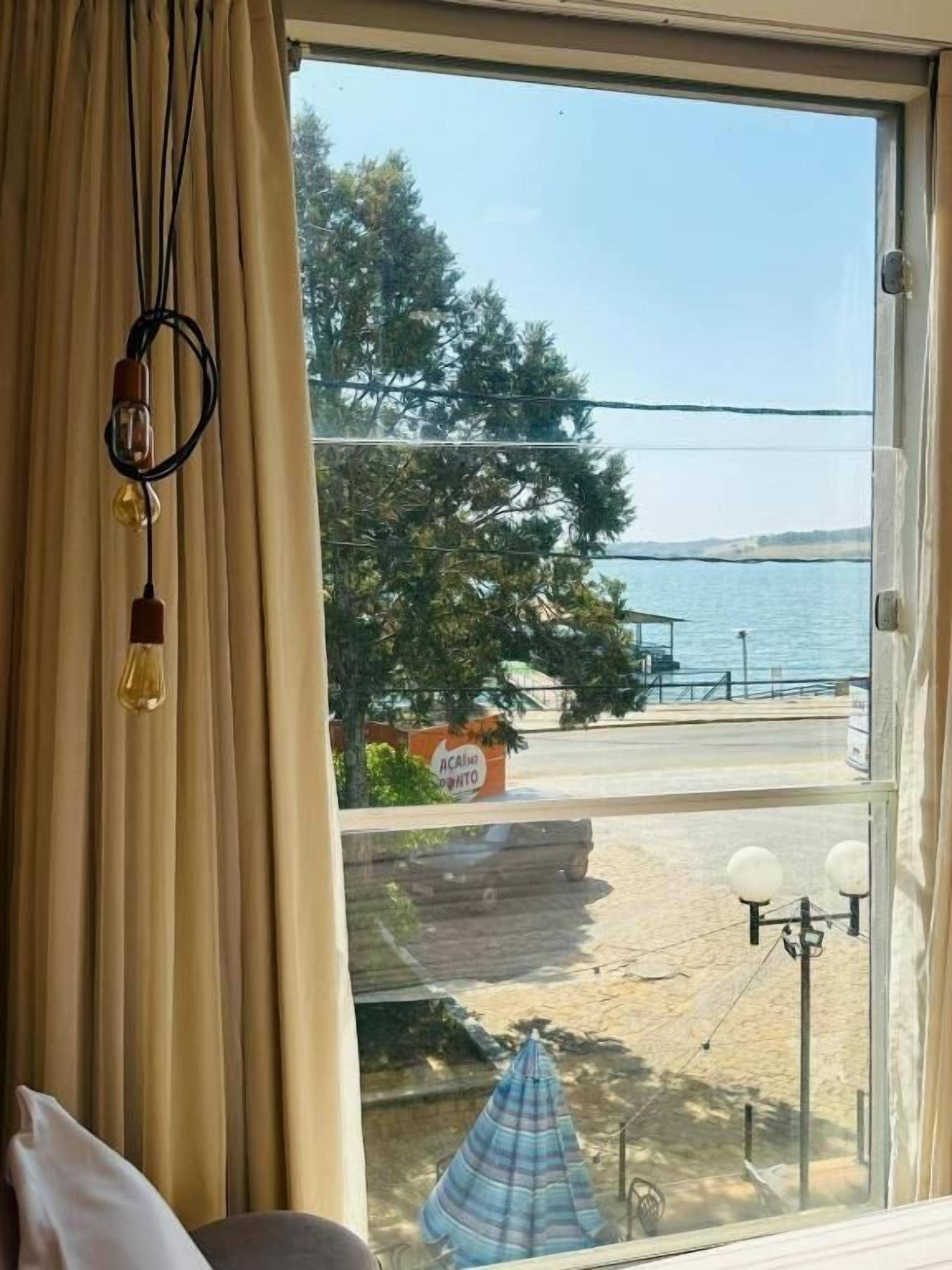 Deluxe Suite, Balcony, Lake View | Interior