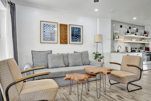 TV - Modern 2BR Bungalow & Free Parking (Fort Lauderdale)