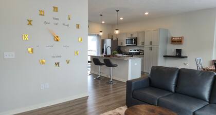 Relax & Recharge, 3BR 2.5BA Condo in Elkhorn