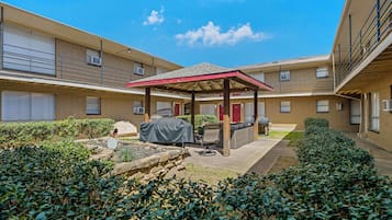 Comfort Apartment, Garden View Unit 1-14 | Terrace/patio