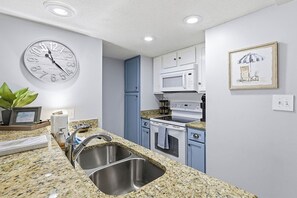 Fridge, microwave, oven, stovetop - The Shore Thing Studio-Steps to the Beach! (Orange Beach)