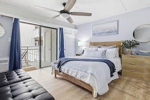 1 bedroom, iron/ironing board, free WiFi, bed sheets - The Shore Thing Studio-Steps to the Beach! (Orange Beach)